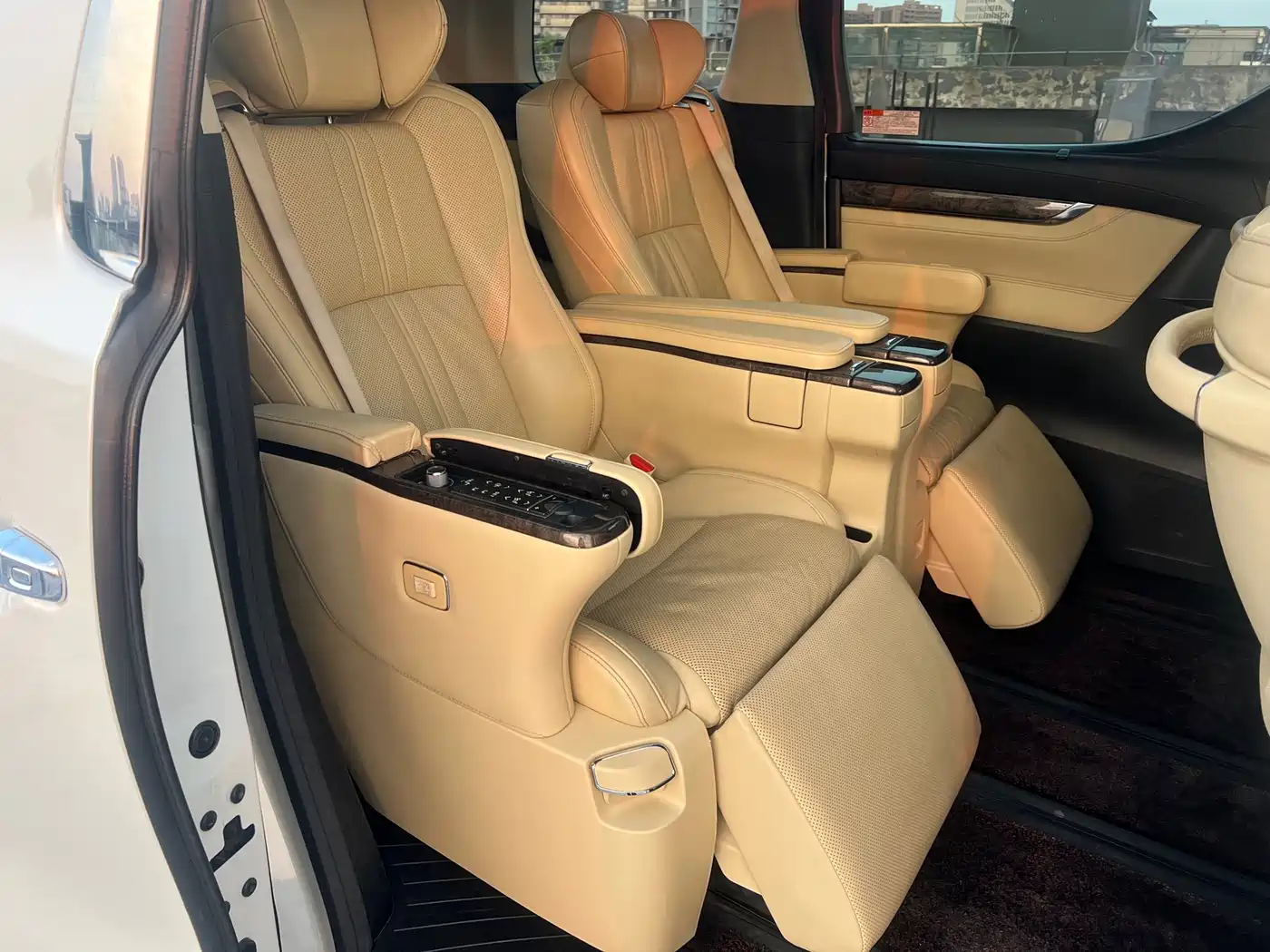 Toyota Alphard 2018 Facelift 3.5L Premium Edition фото 16
