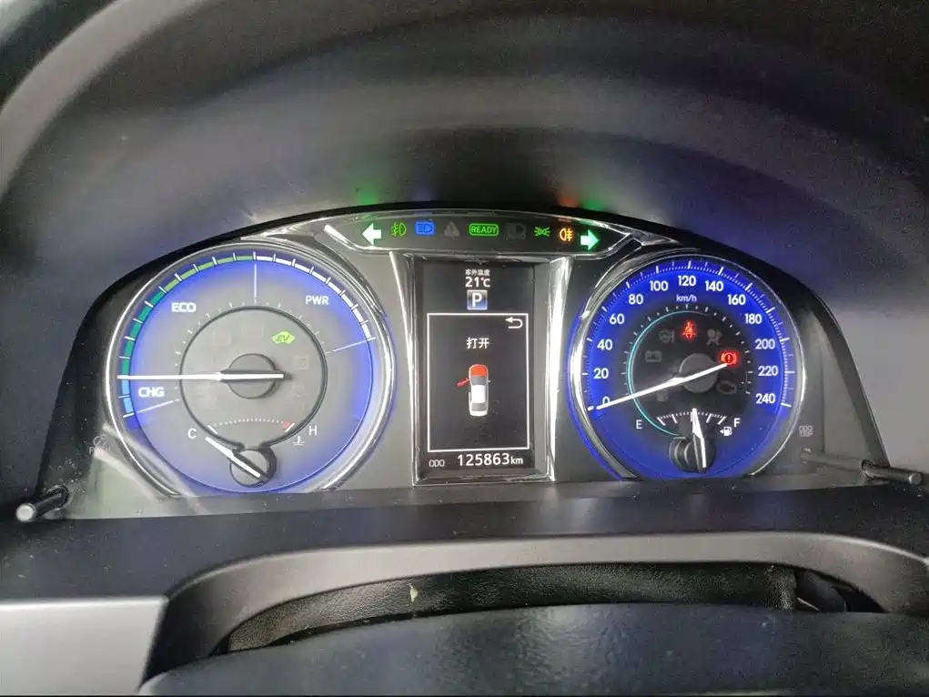 Toyota Camry 2016 Hybrid 2.5HG 10th Anniversary Luxury Navigation Edition фото 9