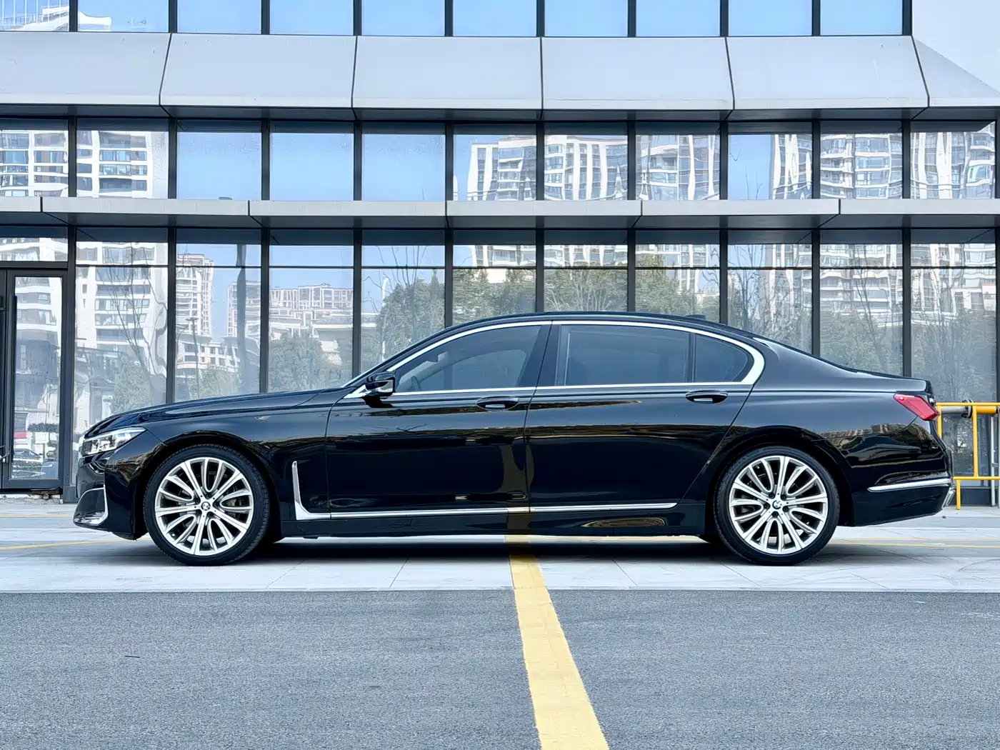 BMW 7 Series 2019 740Li Leading Luxury Package фото 5