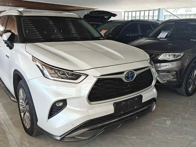 TOYOTA HIGHLANDER