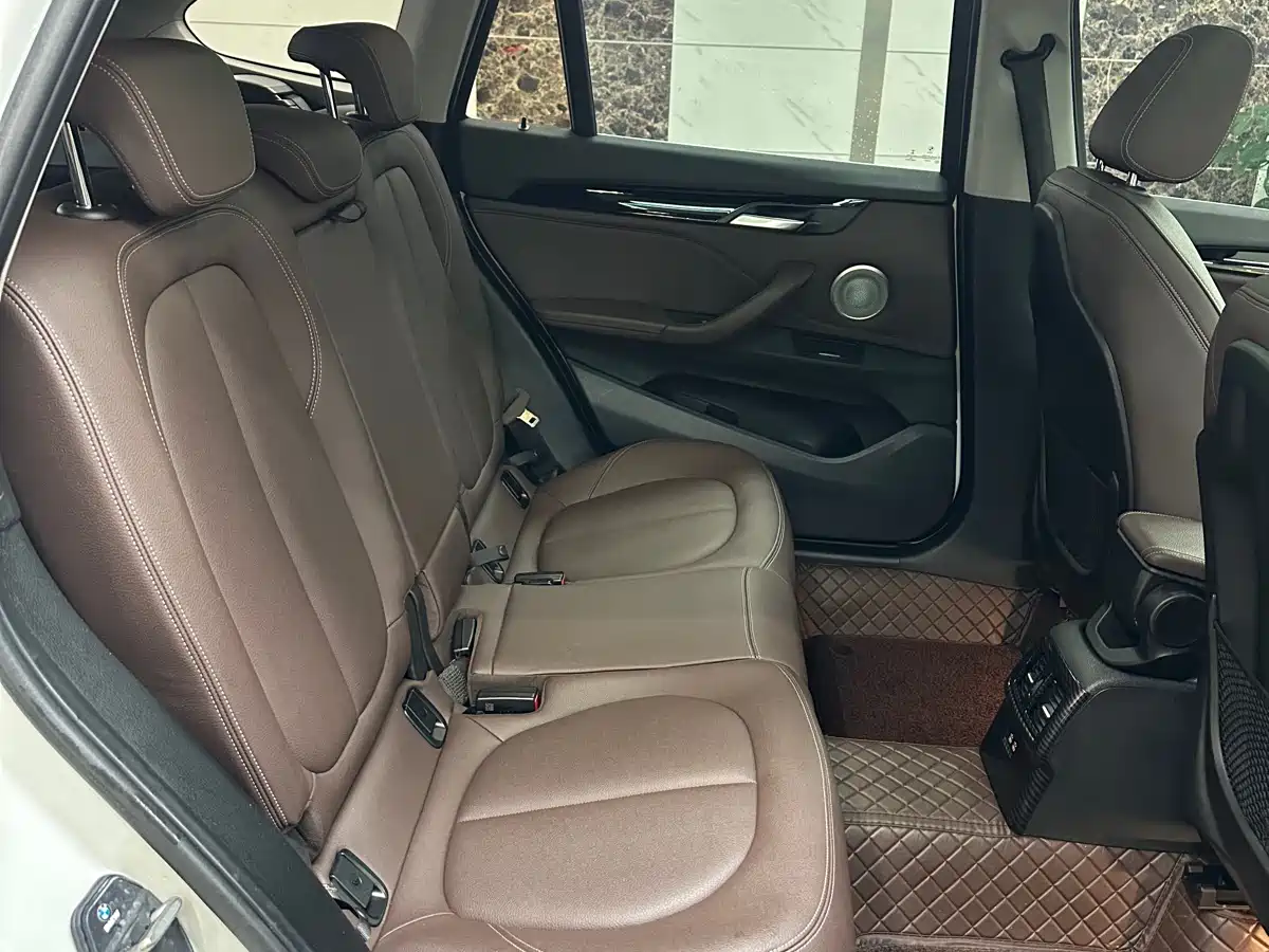 BMW X1 2021 sDrive25Li Leading фото 12