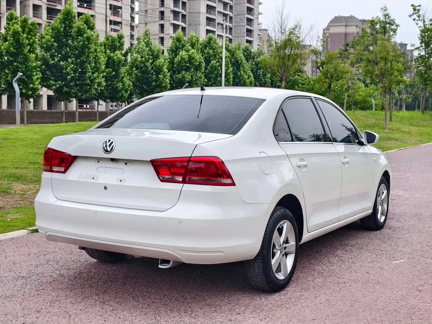 Volkswagen Santana 2015 1.6L Automatic Comfort Edition фото 10