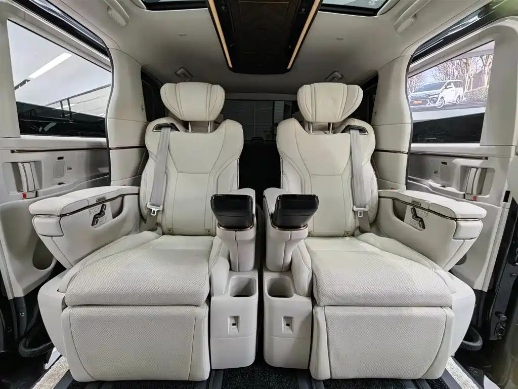 Lexus LM 2023 500h 6-Seater Prestige Edition фото 8