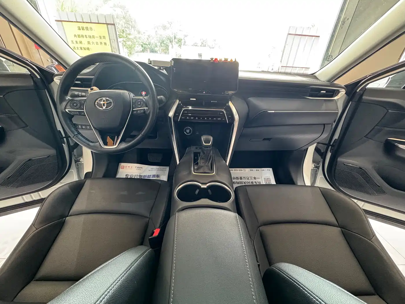 Toyota Venza 2023 2.0L CVT FWD Luxury фото 20