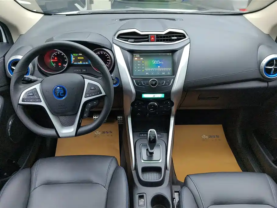 BYD Yuan New Energy 2018 EV360 Smart Connected Cool Edition фото 12