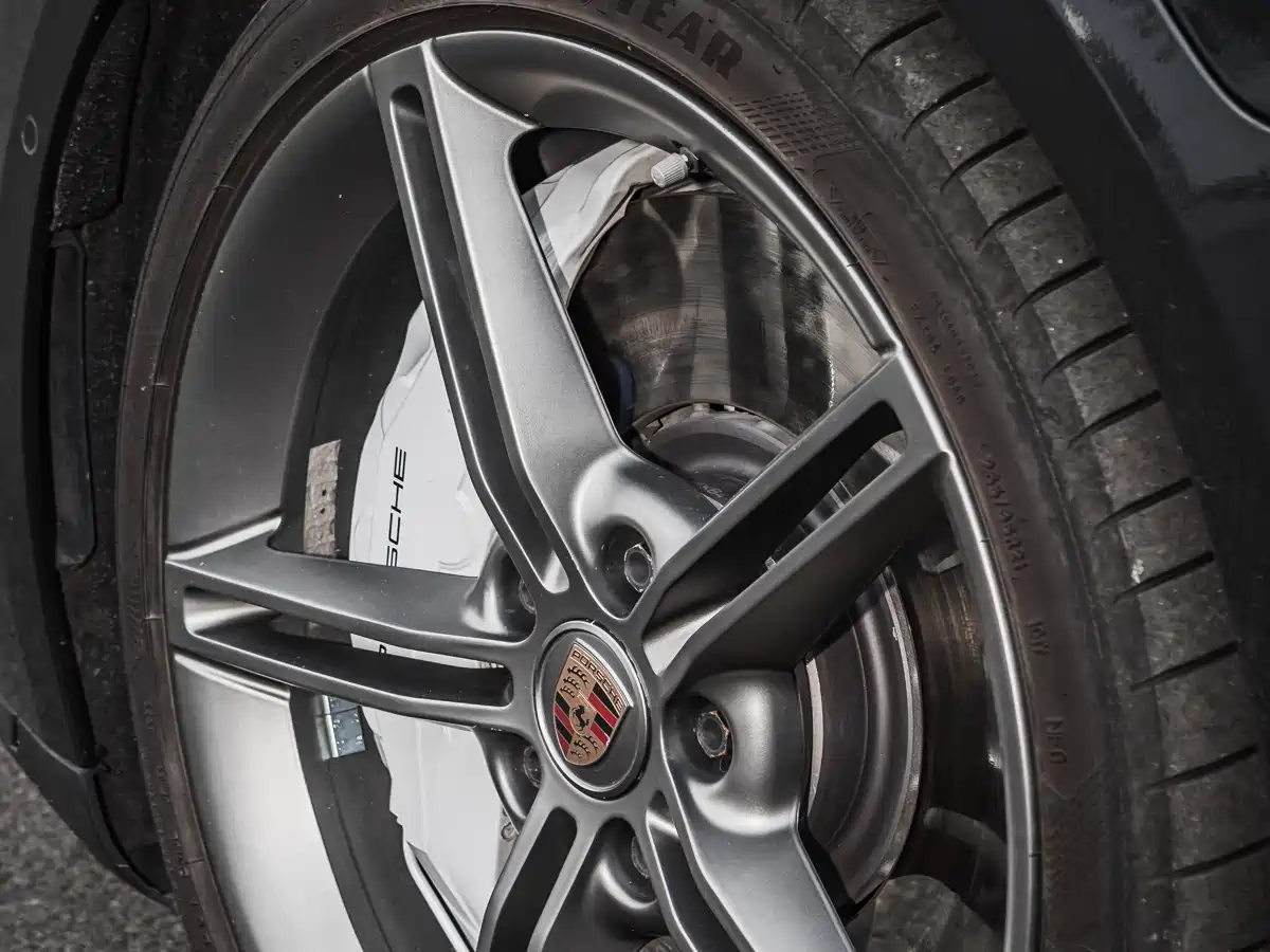 صورة 4 - Porsche Taycan