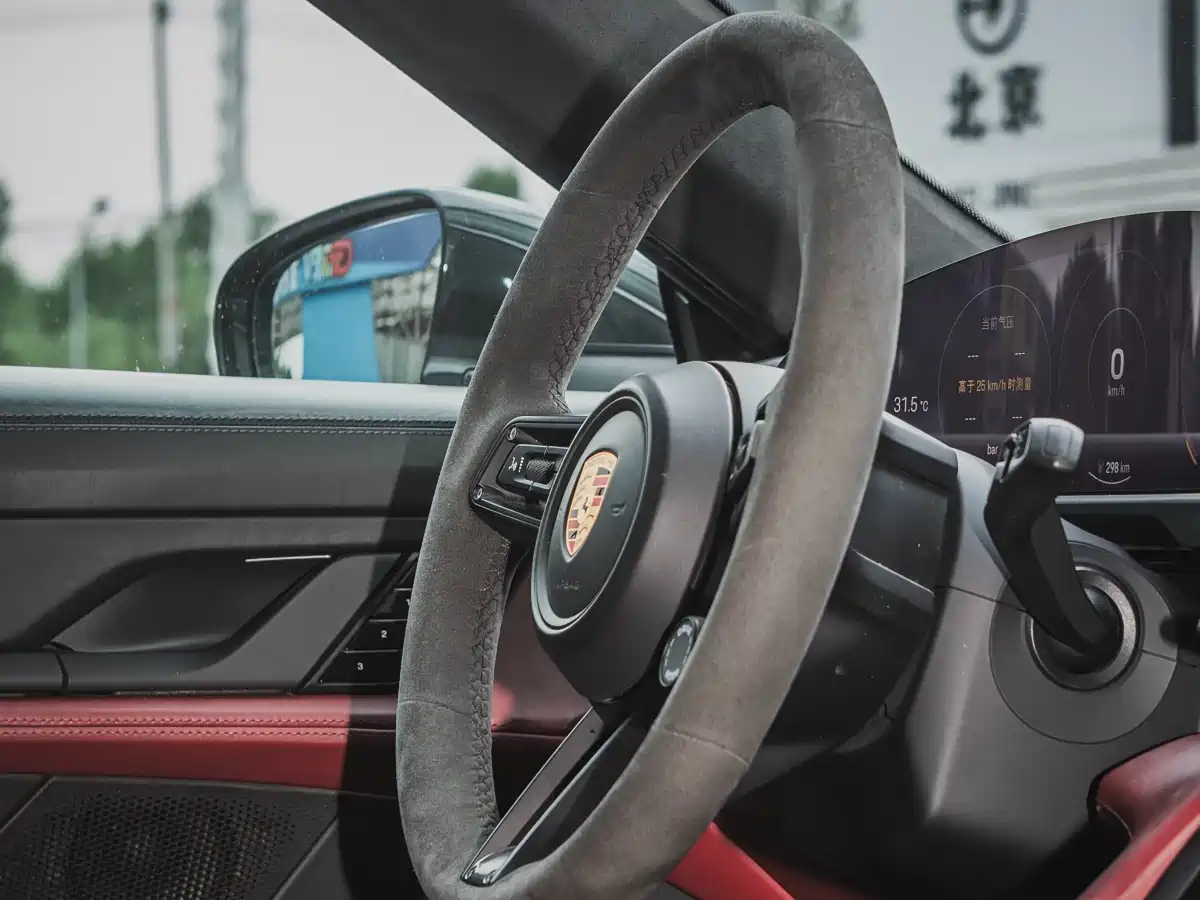 صورة 10 - Porsche Taycan