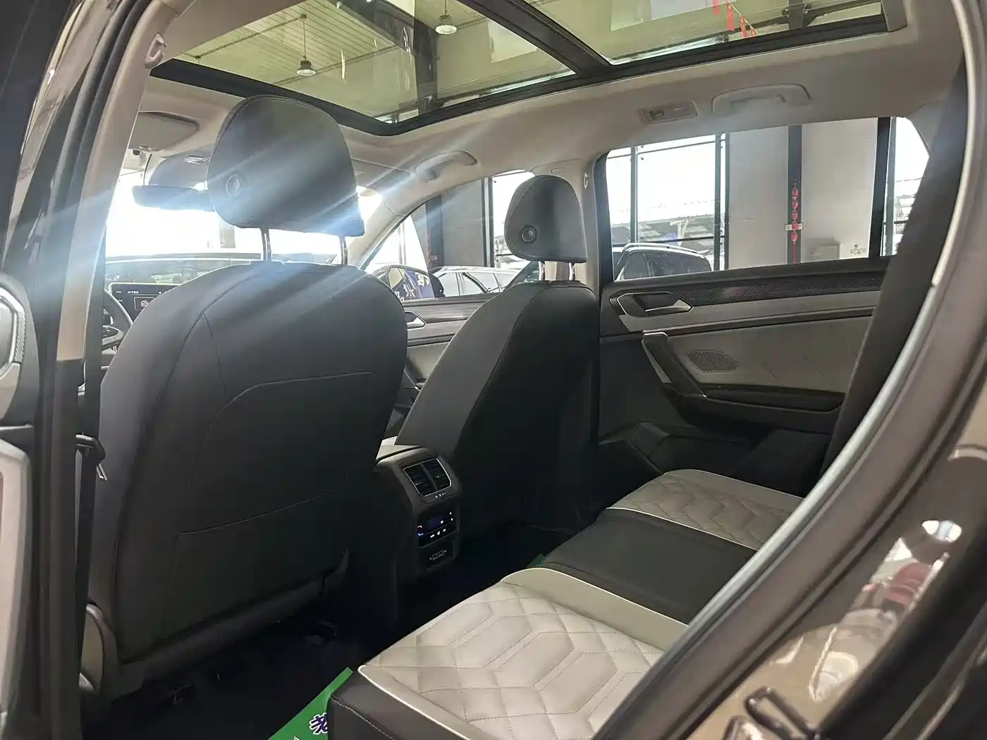 Volkswagen Tayron 2024 300TSI 2WD Luxury Plus Advanced фото 5
