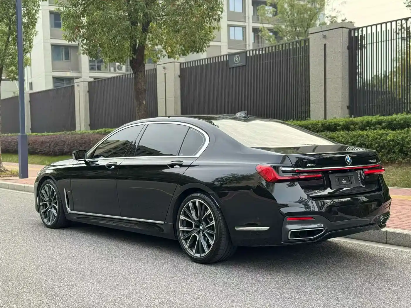 BMW 7 SERIES