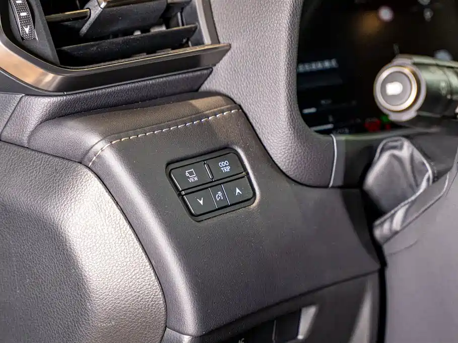 Lexus LX 2025 700h OVERTRAIL Frontier Edition фото 17