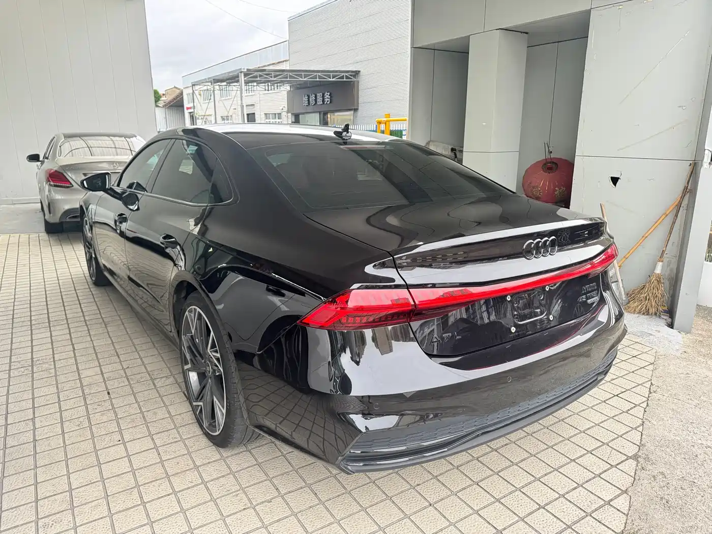 Audi A7L 2022 45 TFSI quattro S-line White Mage Edition фото 16