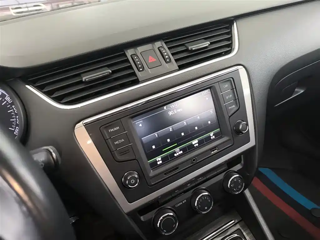 Škoda Octavia 2017 TSI280 DSG ZhiXing фото 13