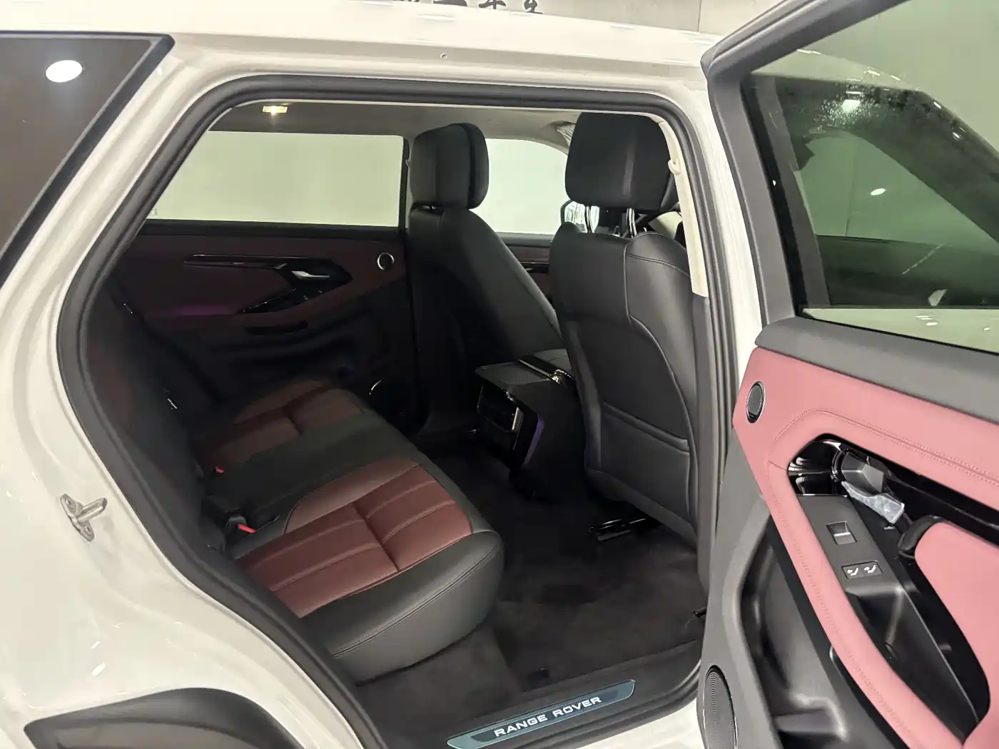 Land Rover Range Rover Evoque 2026 Range Rover Evoque L SE фото 24