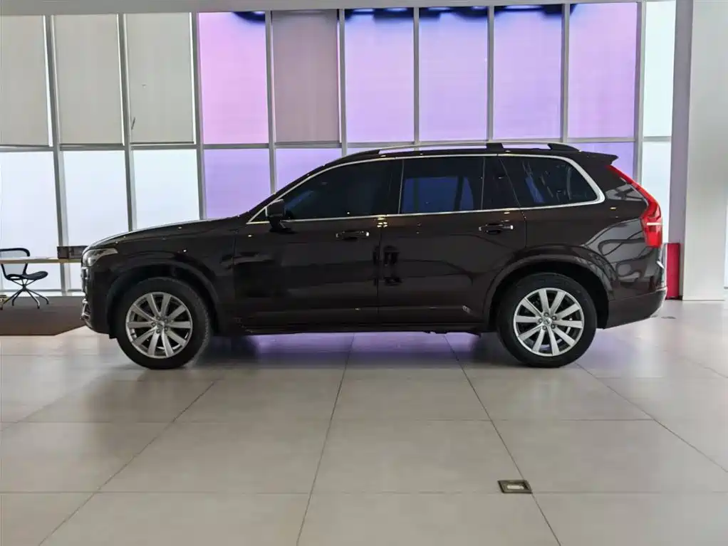 Фото 4 - Volvo XC90