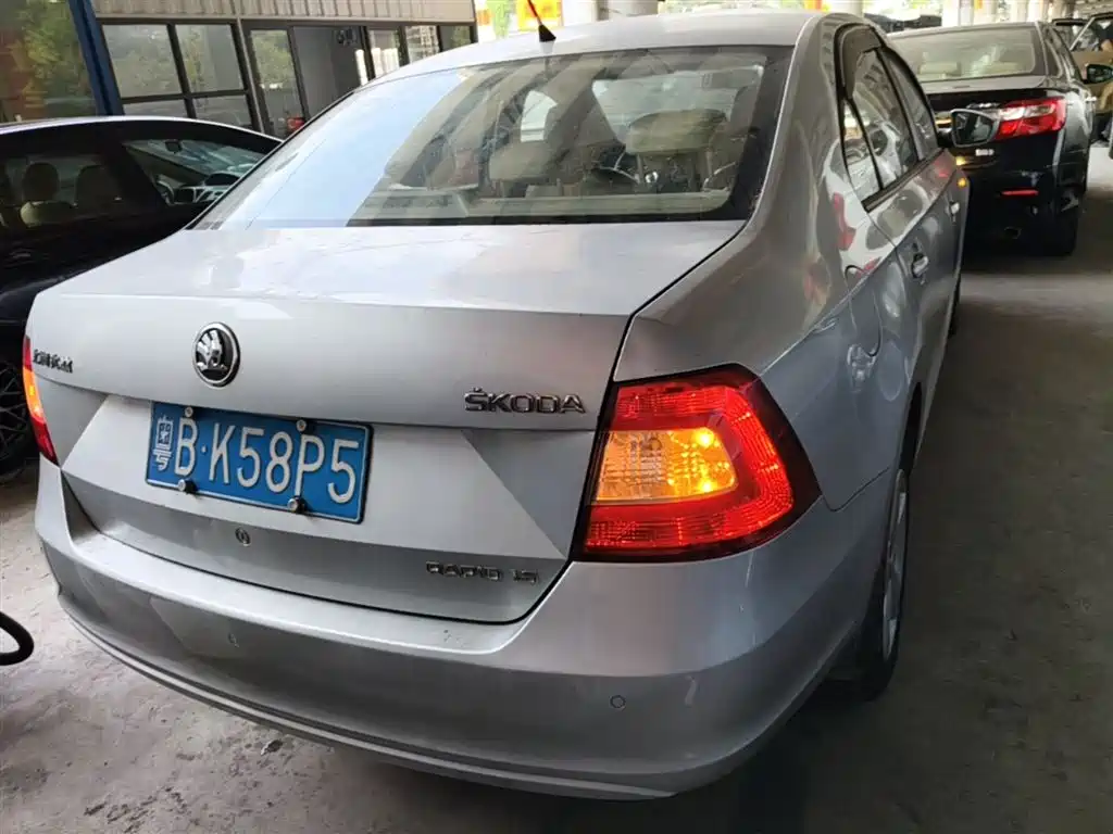 Škoda Rapid 2013 1.6L Automatic Smart Selection фото 6