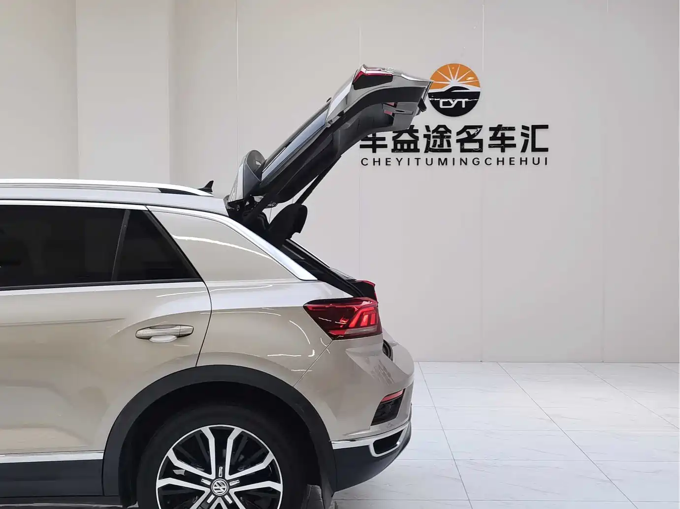 Volkswagen T-ROC 2018 280TSI DSG 2WD Comfort (China V) фото 22