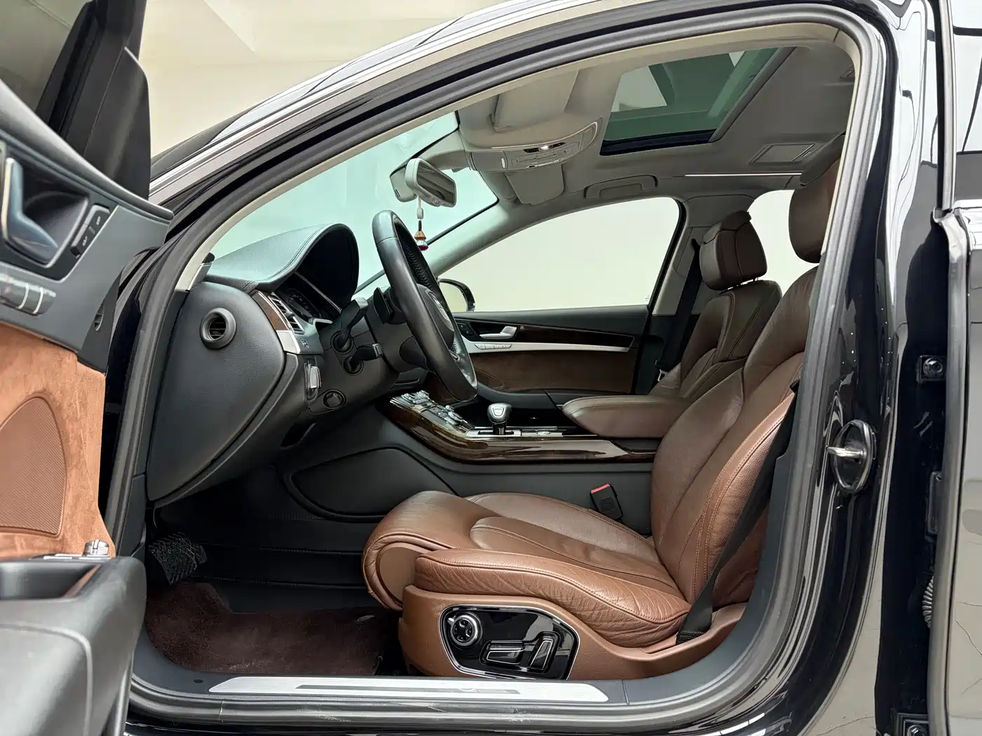 Audi A8 2013 A8L 45 TFSI quattro Comfort фото 6