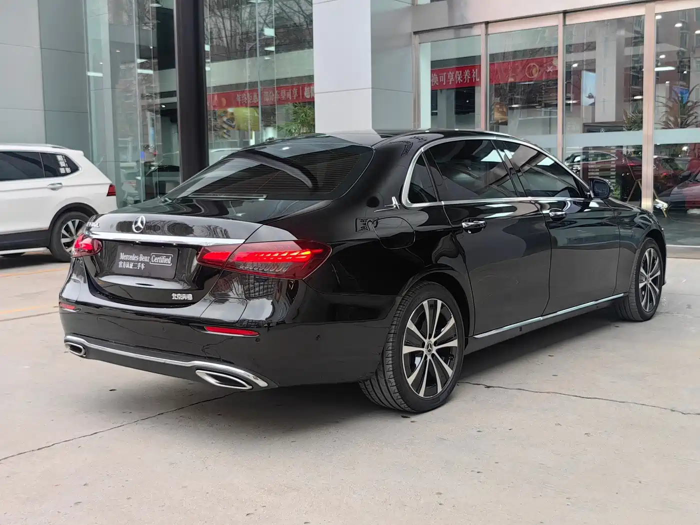 Mercedes-Benz E-Class New Energy 2022 E 350 e L Plug-in Hybrid Sedan фото 7