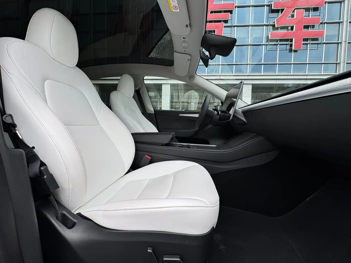 Фото 17 - Tesla Model Y
