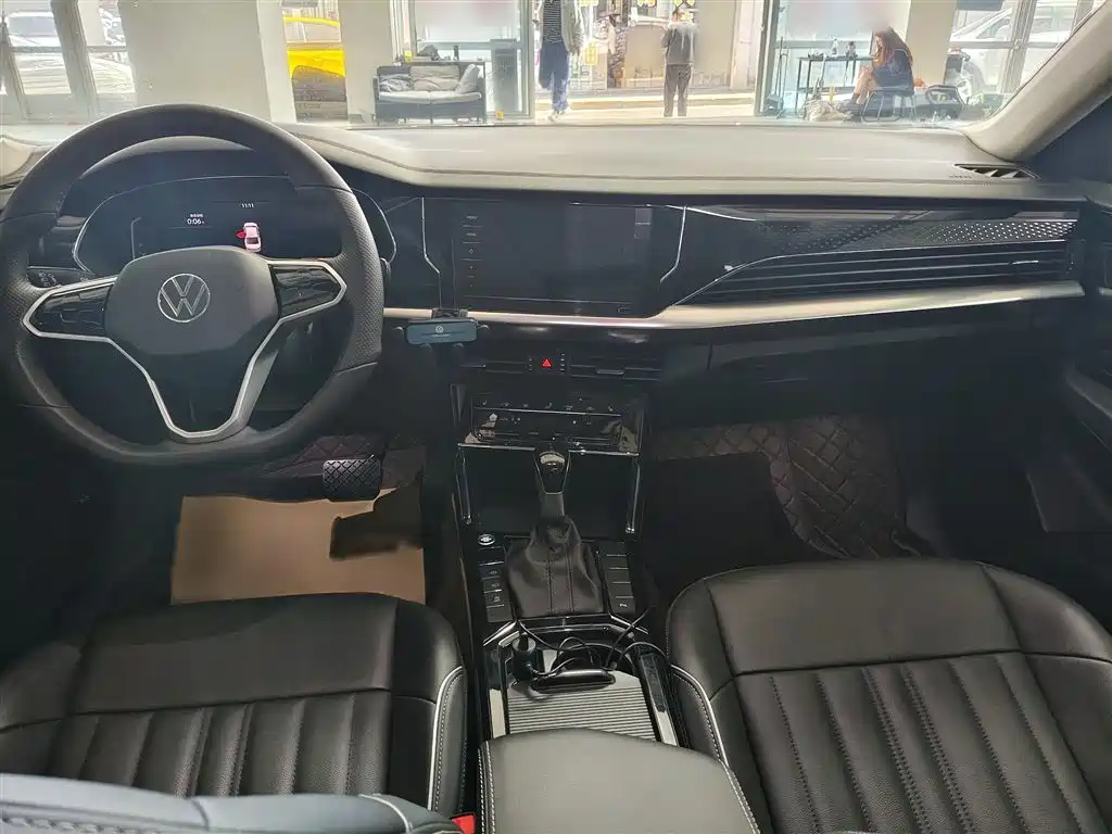 Volkswagen Passat 2023 330TSI Elite Edition фото 13
