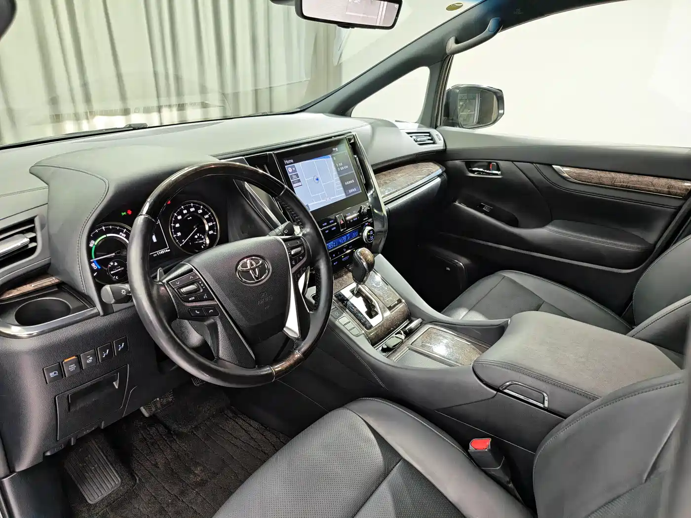 Toyota Alphard 2021 Hybrid 2.5L Premium фото 4