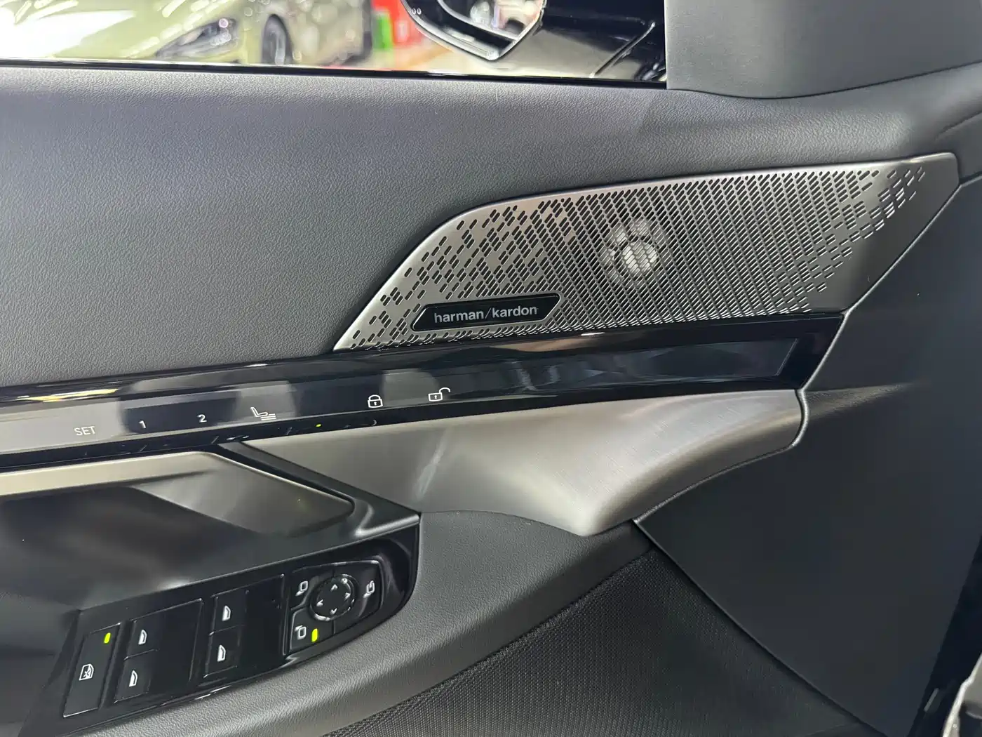 BMW 5 Series 2025 530Li Leading M Sport Package фото 8