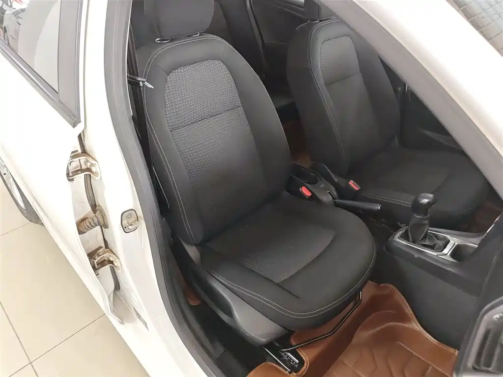 Peugeot 301 2014 1.6L Manual Luxury Edition фото 20