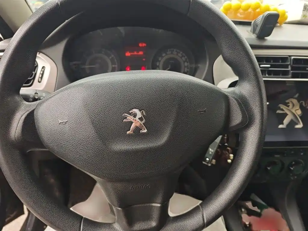 Peugeot 301 2016 1.6L Manual Comfort Edition фото 3
