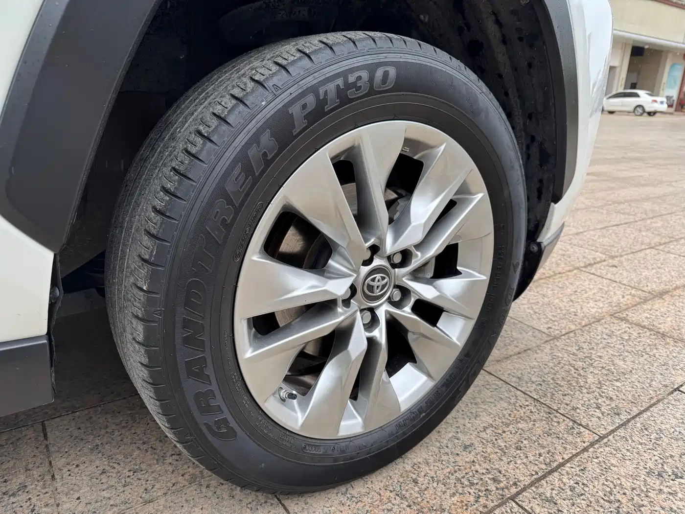 Toyota Wildlander 2020 2.0L CVT 2WD Luxury Edition фото 18