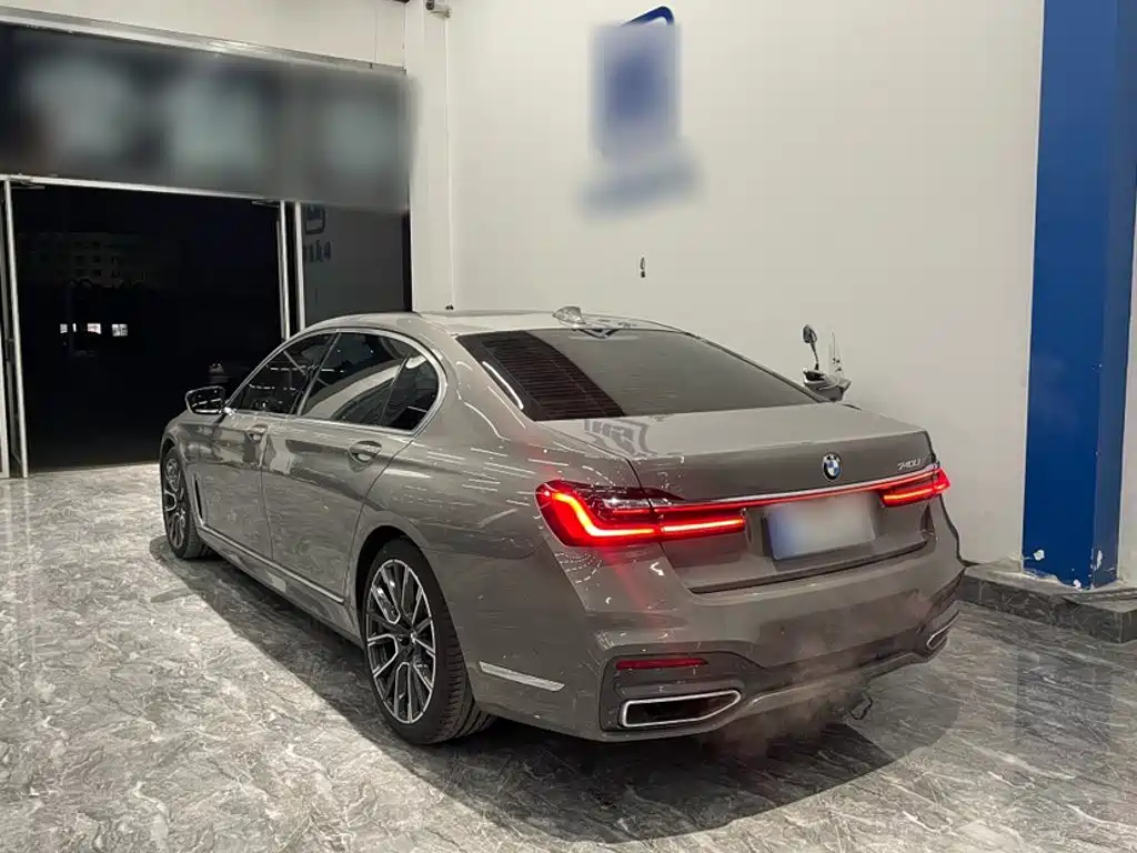 BMW 7-SERIES
