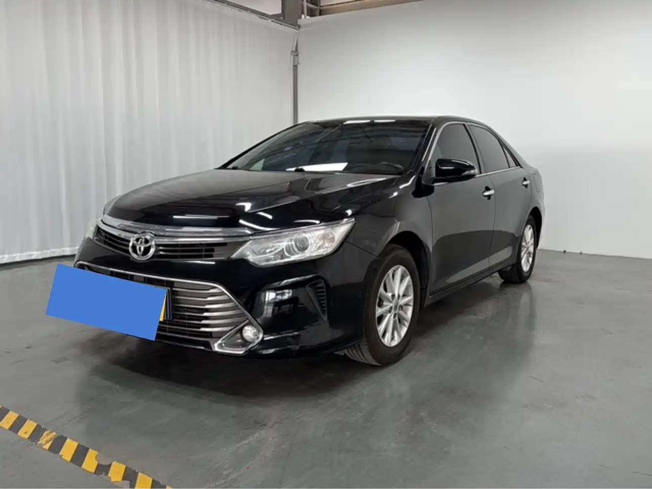 Toyota Camry 2015 2.0G Leading Edition