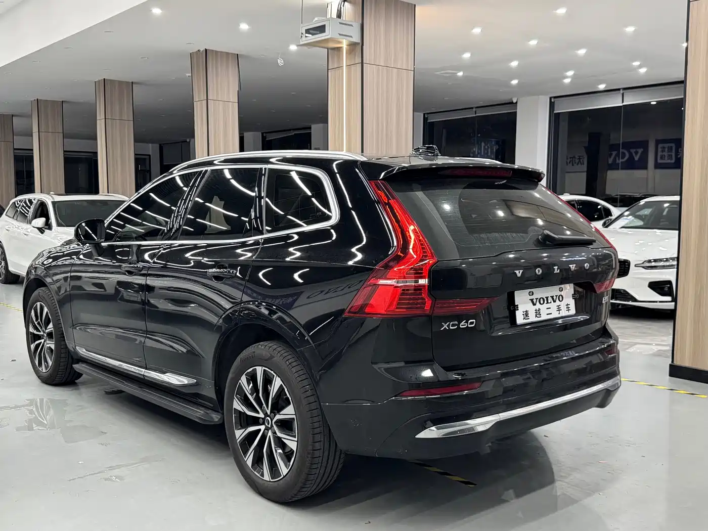 Фото 9 - Volvo XC60
