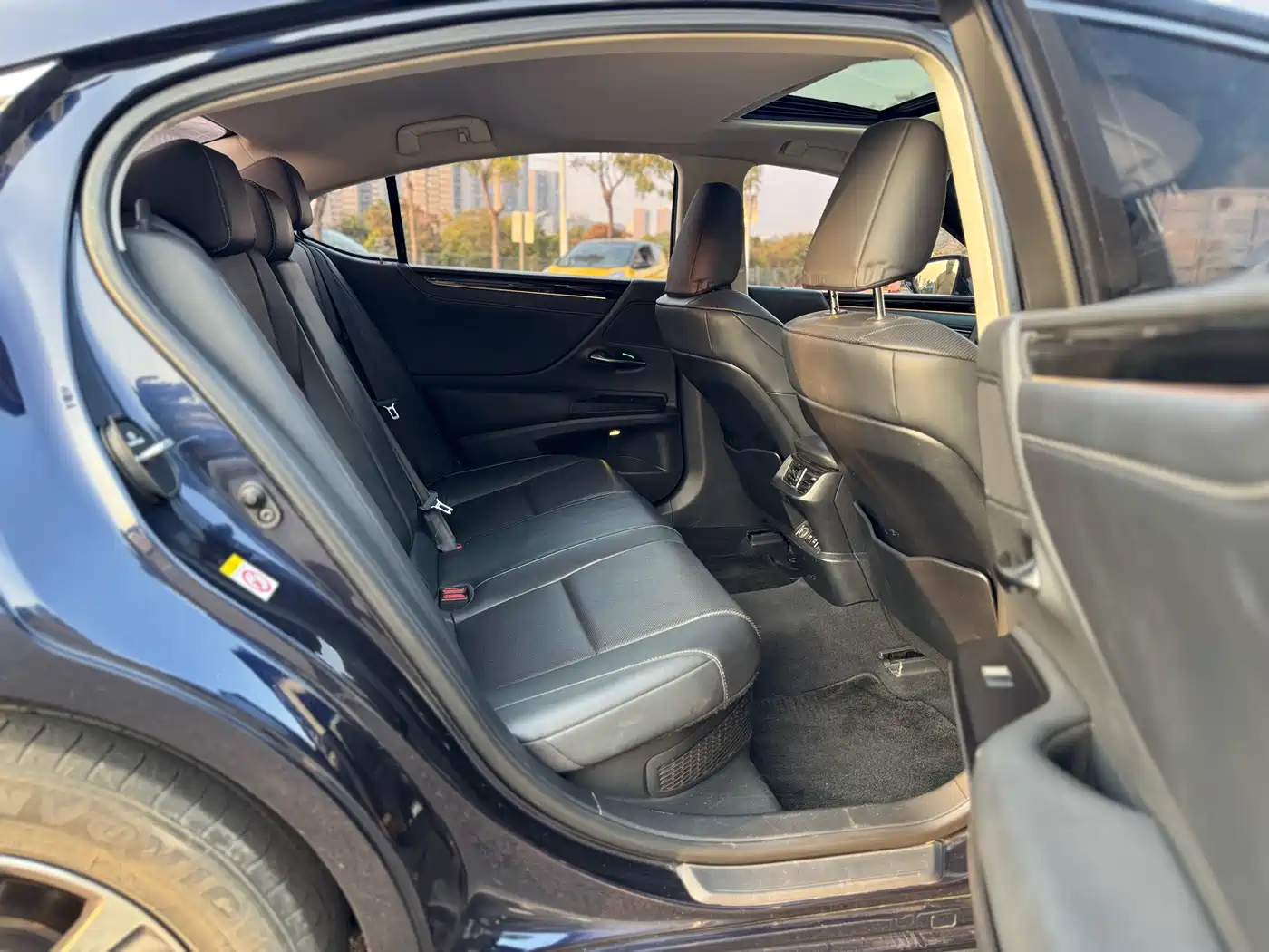 Lexus ES 2018 300h Excellence Edition China V фото 16