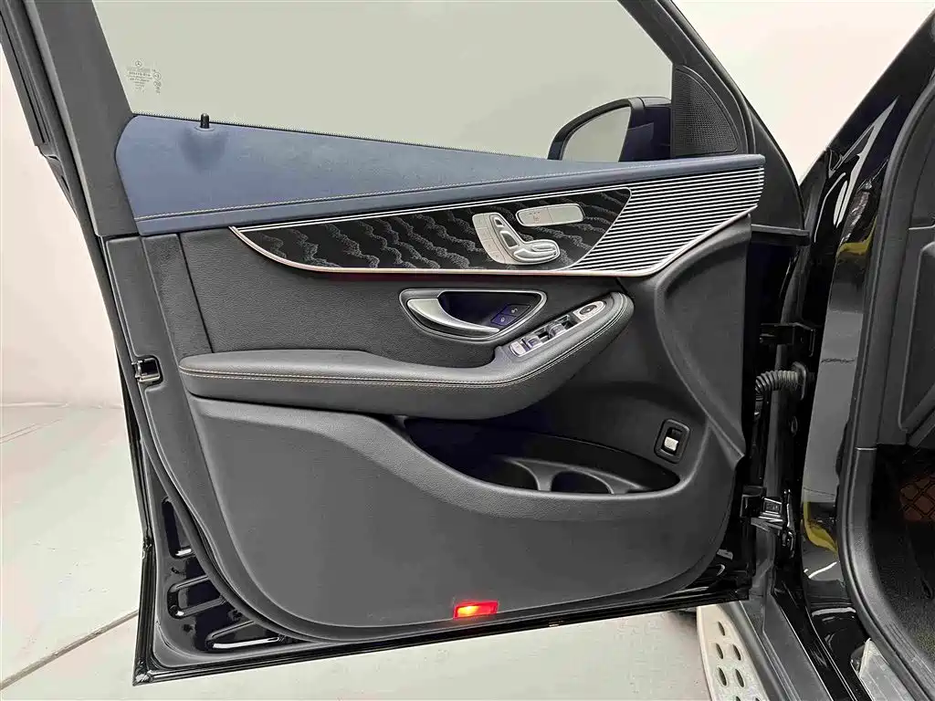 Photo 11 - Mercedes-Benz EQC