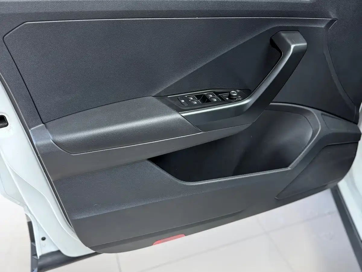 Volkswagen T-ROC 2022 280TSI DSG 2WD Comfort PLUS фото 8