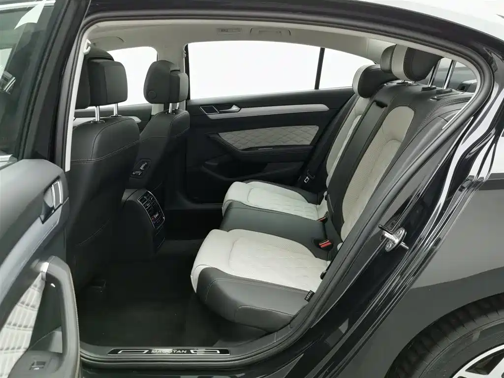 Volkswagen Magotan 2023 Model 2 Million Commemorative Edition 330TSI DSG Luxury фото 15
