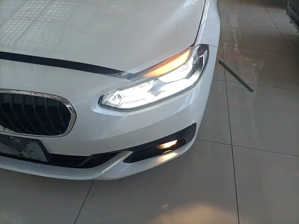 BMW 1 Series 2018 118i Sport Edition фото 24