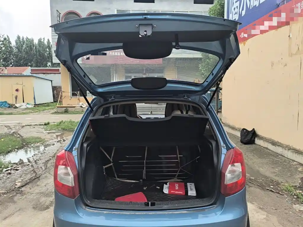 Škoda Fabia 2014 1.4L Manual Crystal Edition фото 19