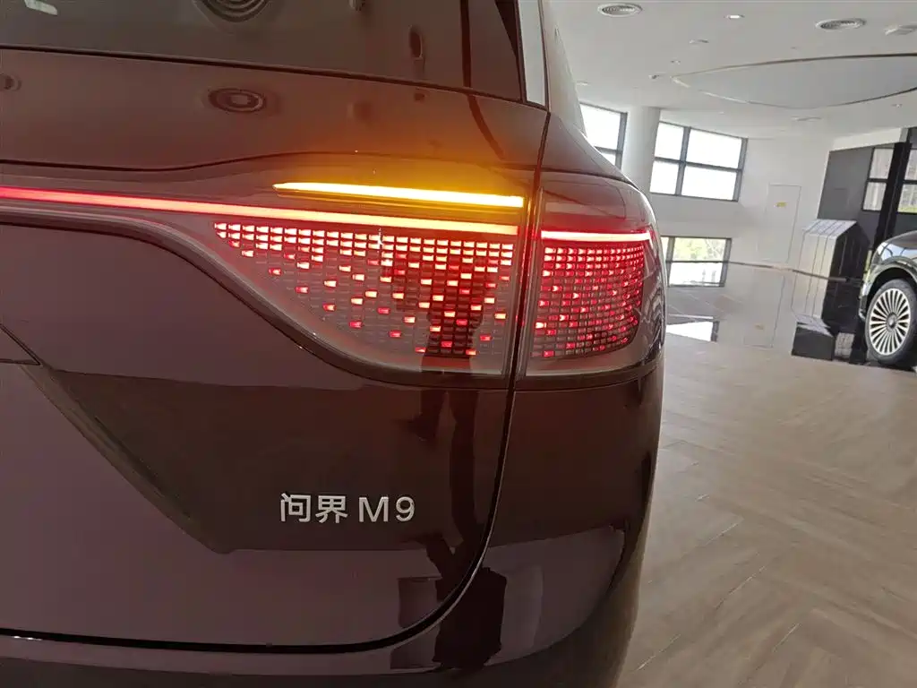 AITO Wenjie AITO M9 2025 Extended Range Ultra 52kWh 6-Seater фото 8
