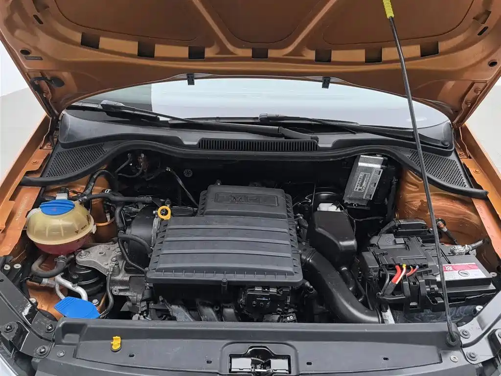 Volkswagen Polo 2014 1.6L Cross Polo Automatic фото 6