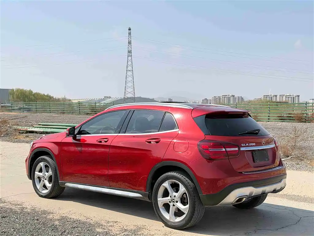 Mercedes-Benz GLA 2018 GLA 200 Dynamic фото 6