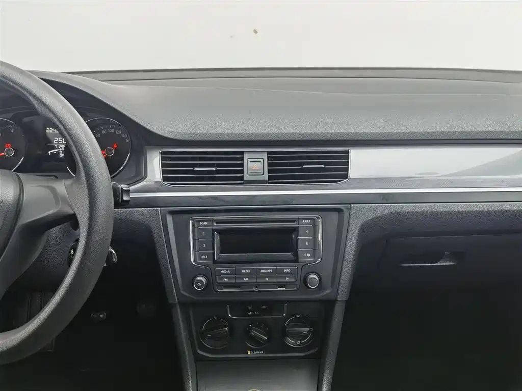 Volkswagen Bora 2016 Model 1.6L Manual Fashion фото 12