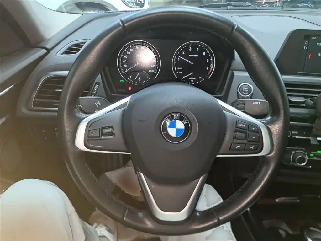 BMW 1 Series 2018 118i Sport Edition фото 11