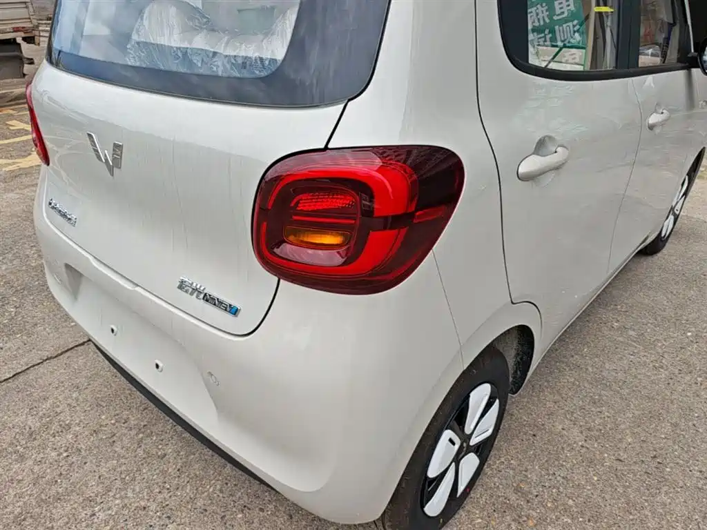 Wuling Motors Hongguang MINIEV 2026 2025 4-Door Advanced