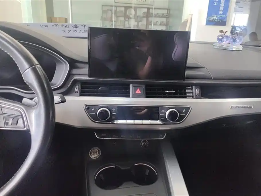 Audi A4L 2020 40 TFSI quattro Luxury Dynamic фото 13
