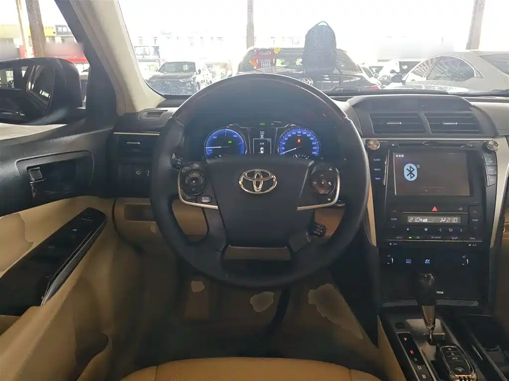 Toyota Camry 2015 Dual Engine 2.5HG Luxury Navigation Edition фото 7