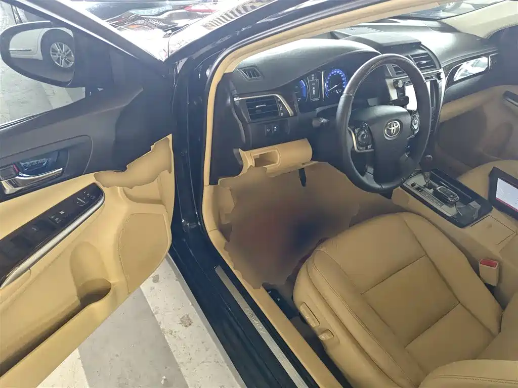 Toyota Camry 2015 Dual Engine 2.5HG Luxury Navigation Edition фото 12