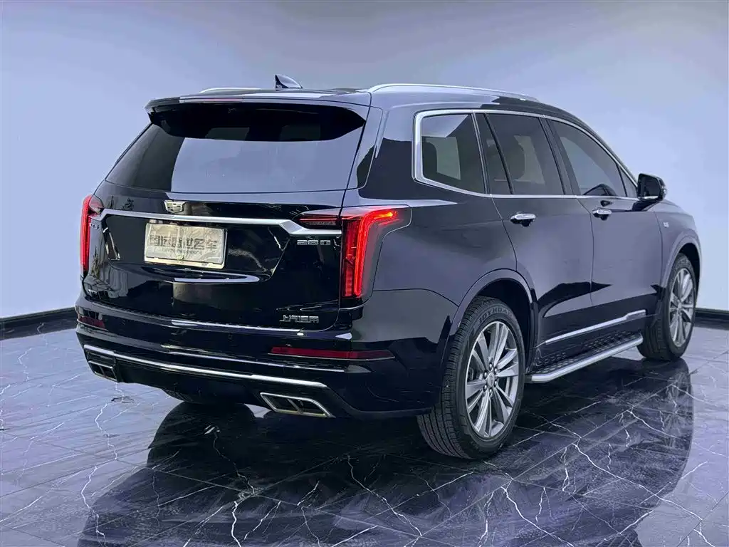 CADILLAC XT6