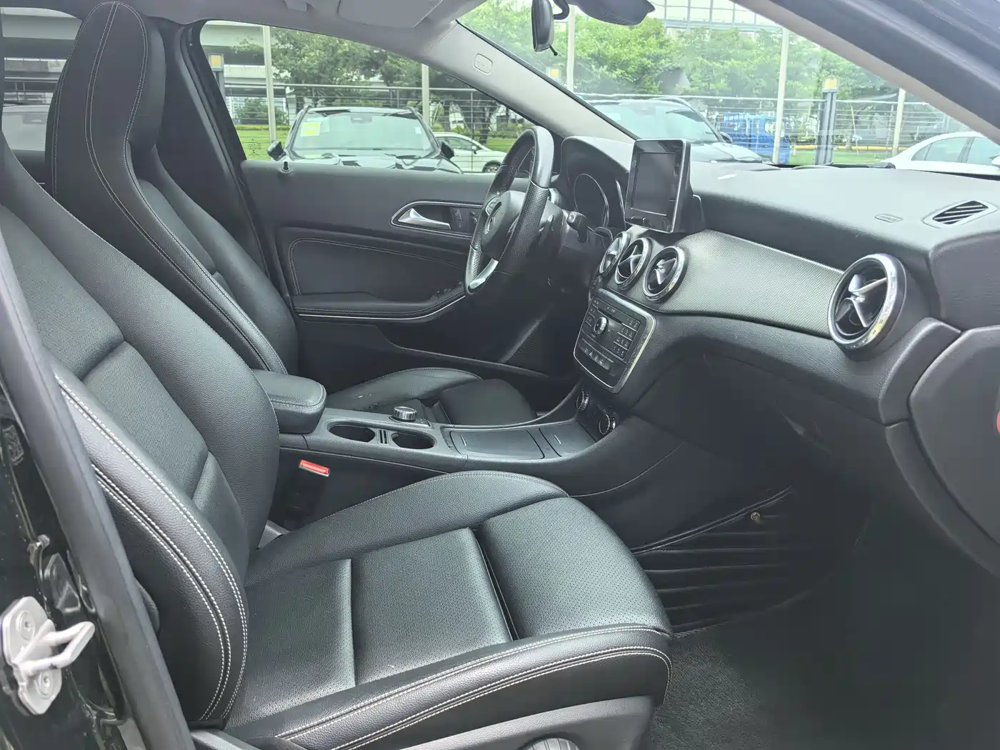 Mercedes-Benz GLA 2016 GLA 200 Dynamic фото 13