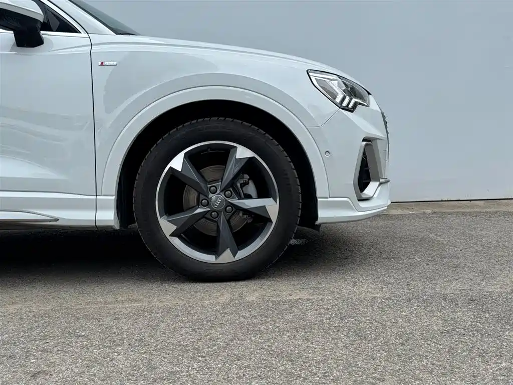 Audi Q3 2021 35 TFSI Fashion Sport фото 3